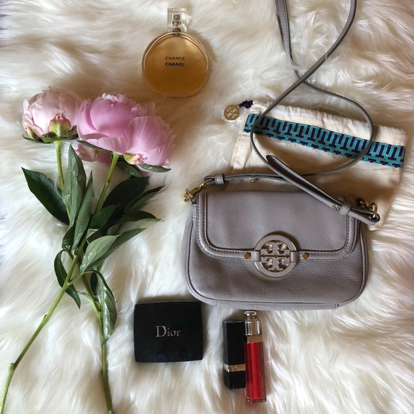 Tory Burch Handbags - Tory Burch CrossBody "Amanda"